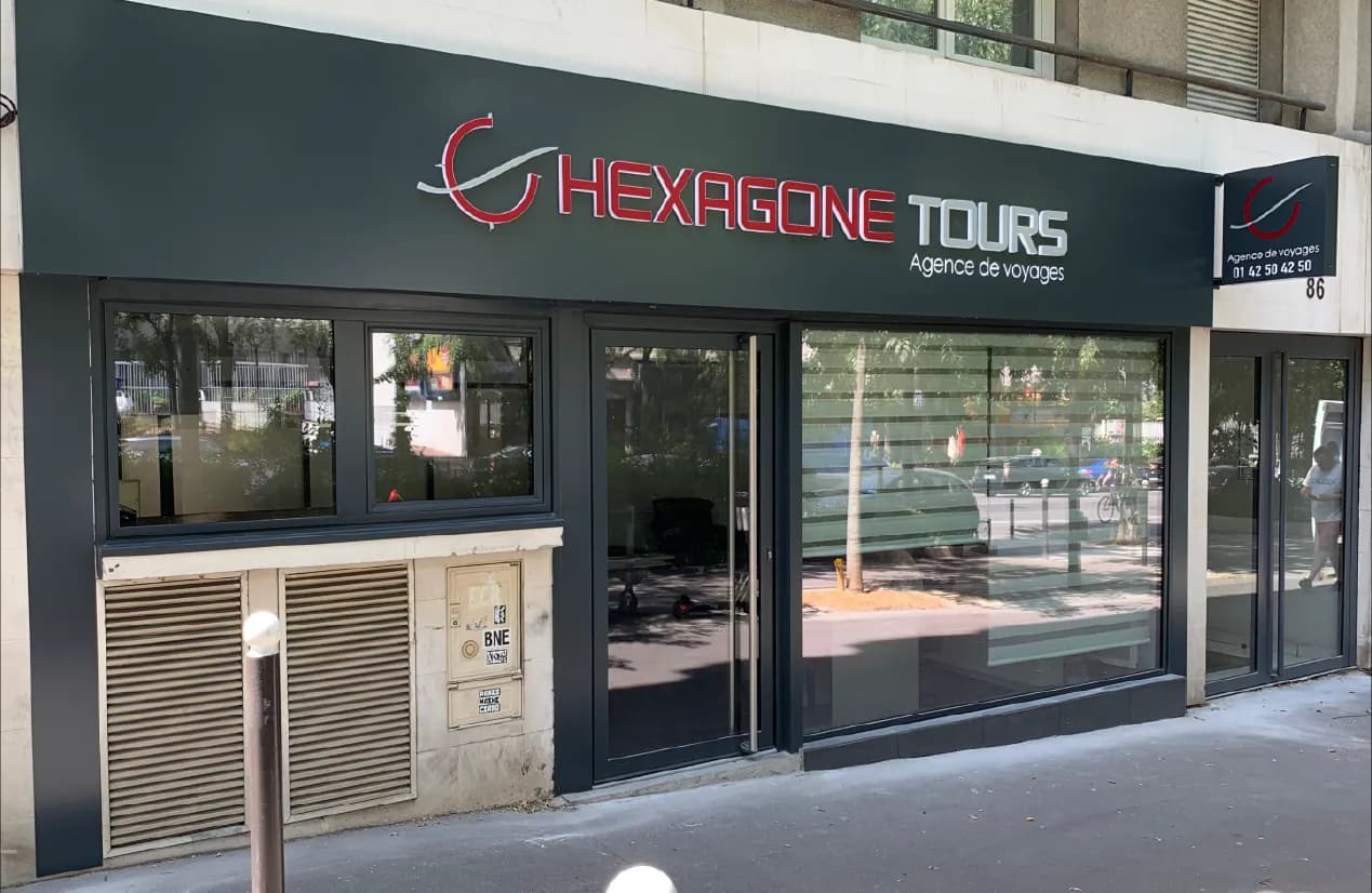 Hexagone Tours team